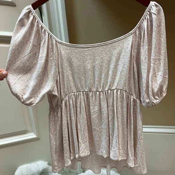 Light pink baby doll top from impressions boutique. Size small. Runs big. - Picture 2 of 3